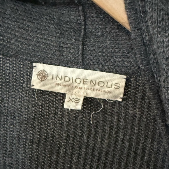 Indigenous|Organic cotton open front long line knit cardigan in charcoal grey•XS - Picture 7 of 11